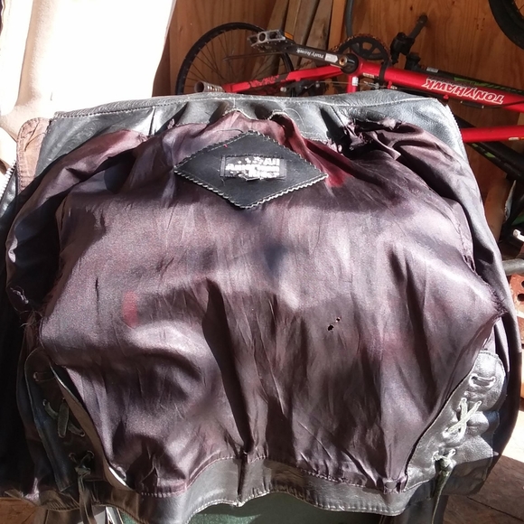 Women's hand crafted Leather jacket - Picture 2 of 4